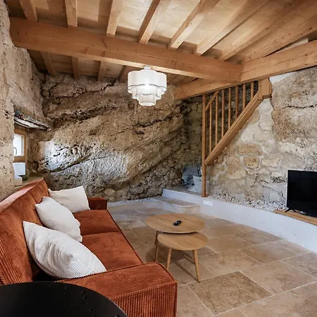 Maison Cova * Castelnau-sur-lʼAuvignon